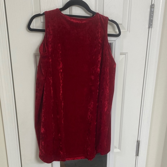 Like New - Heimish USA Cold Shoulder Top (M) - Picture 2 of 7